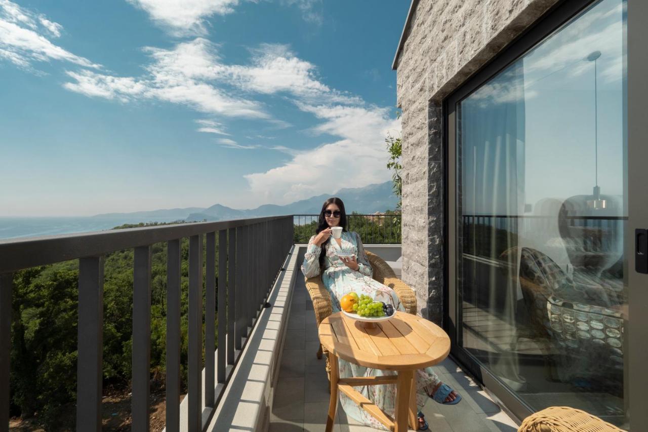 Zimmer mit Verbindungstür, Balkon und Meerblick