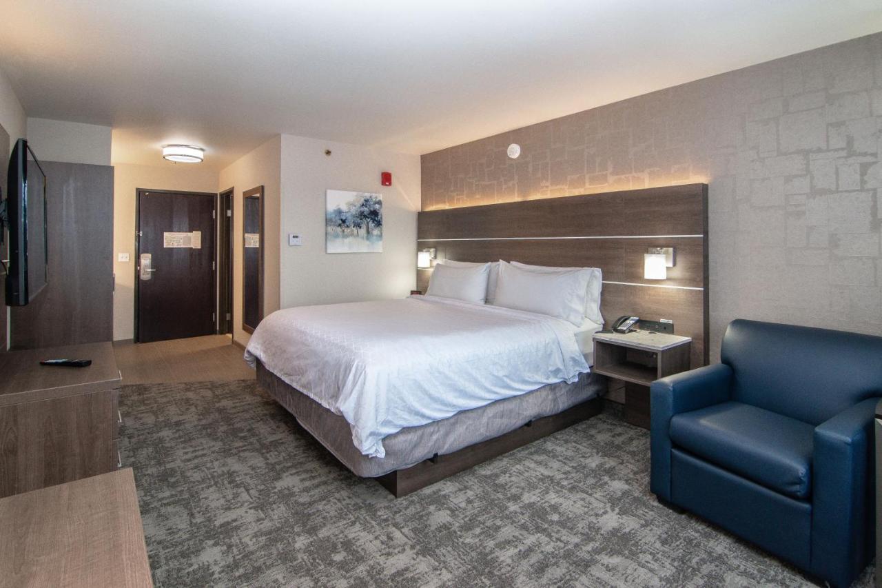 Standard King Room with Sofa Bed