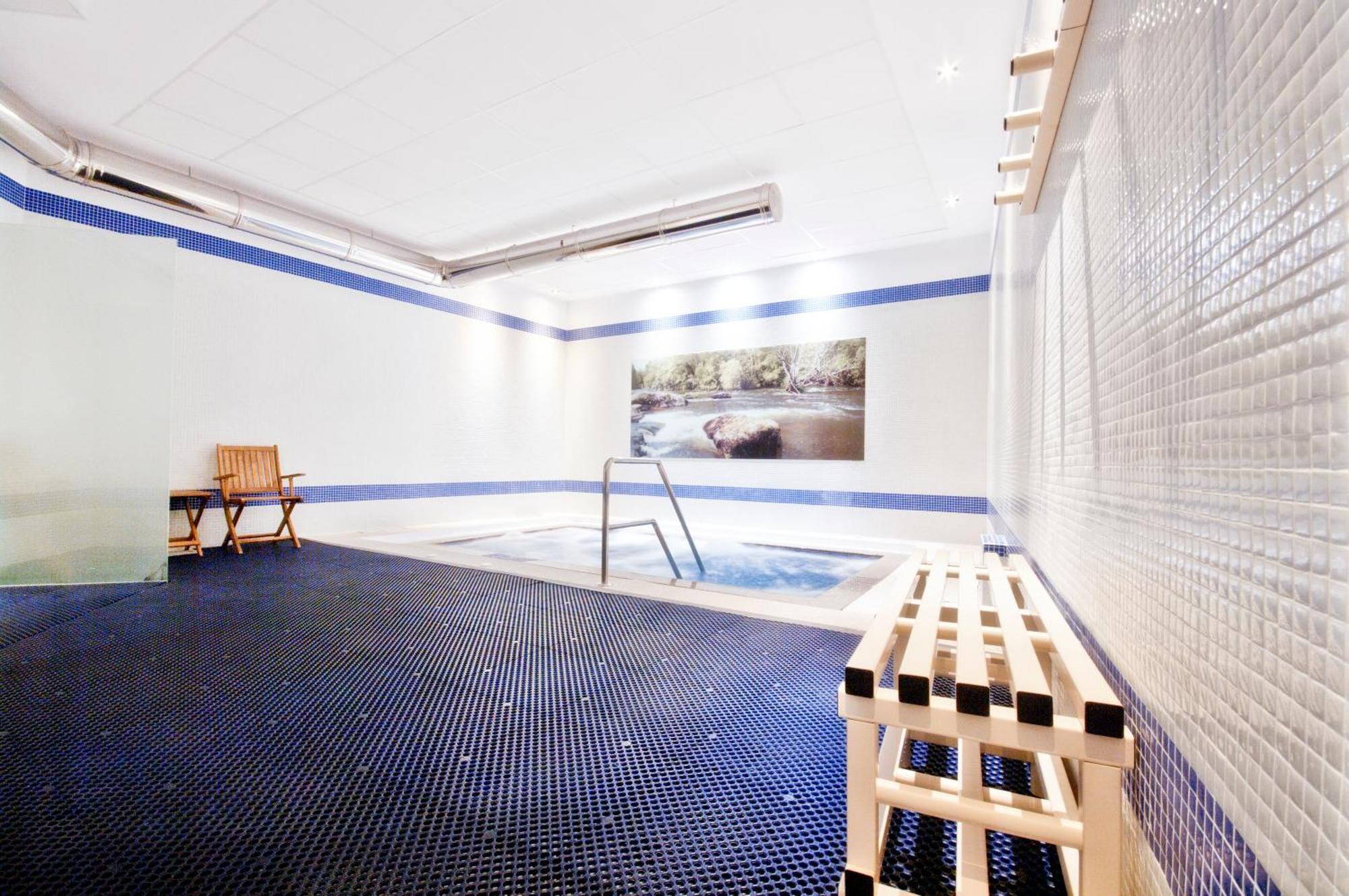Queen Room Spa Bath