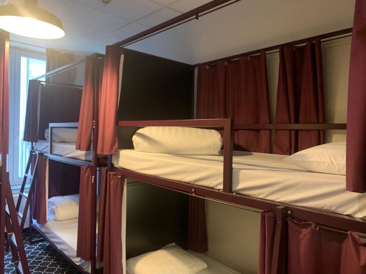 Habitación privada de 8 camas con baño