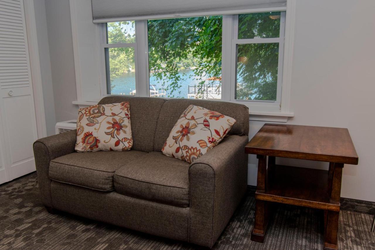 Deluxe King Suite