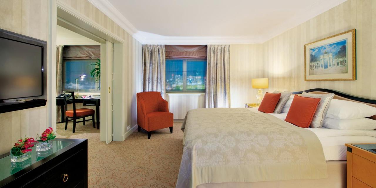 Suite con 1 dormitorio, cama extragrande y vistas al parque