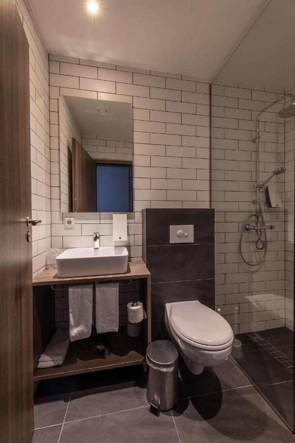 Family Room Private Bathroom