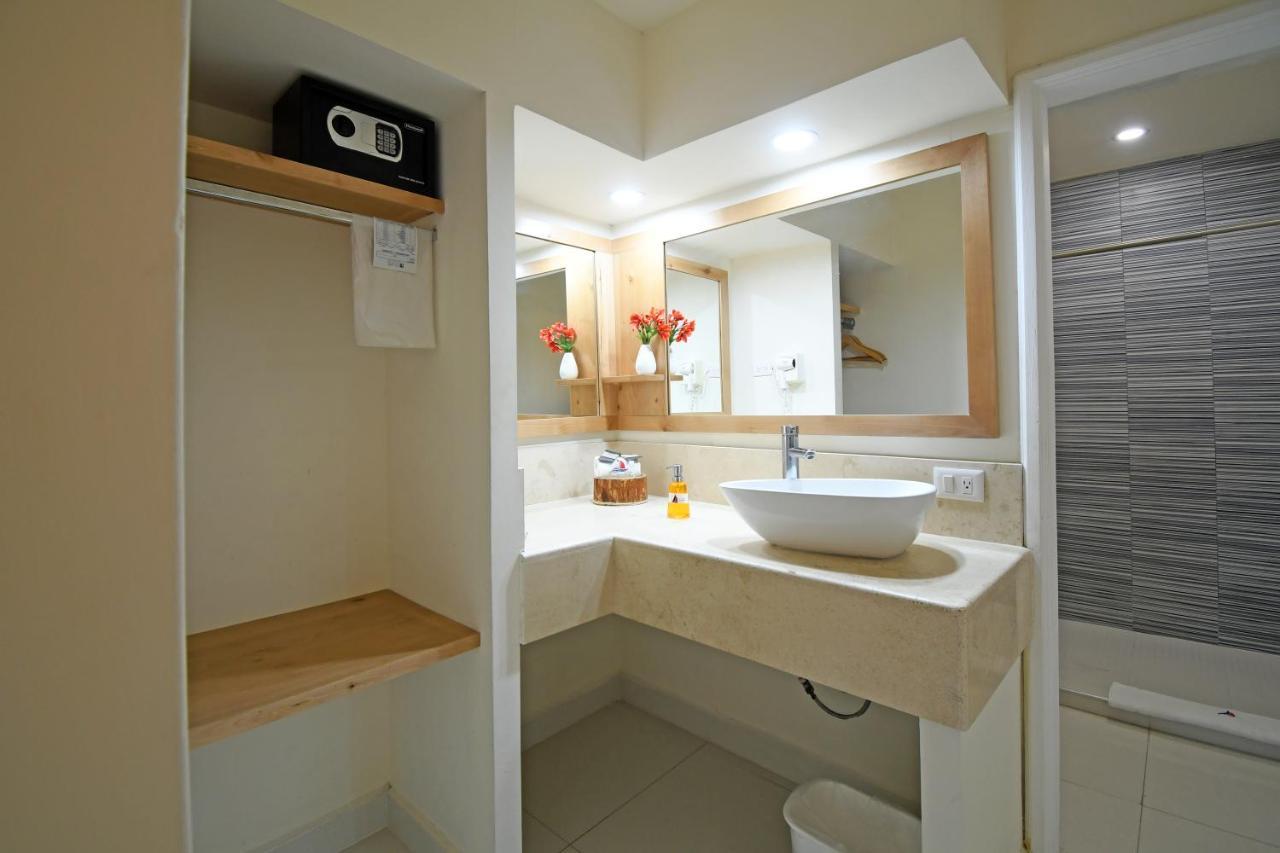 Habitación Estándar con cama extragrande y vistas