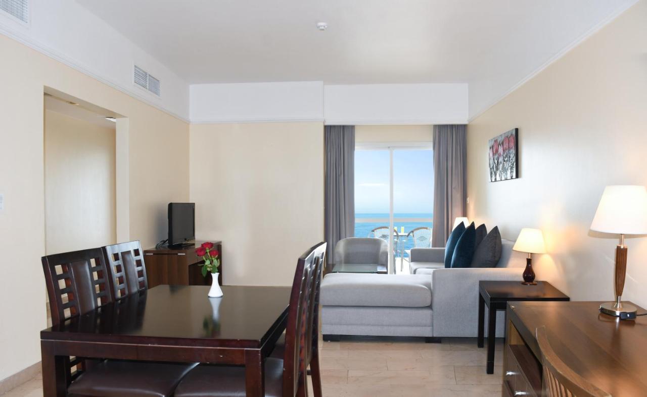 One-Bedroom Twin Suite Smoking