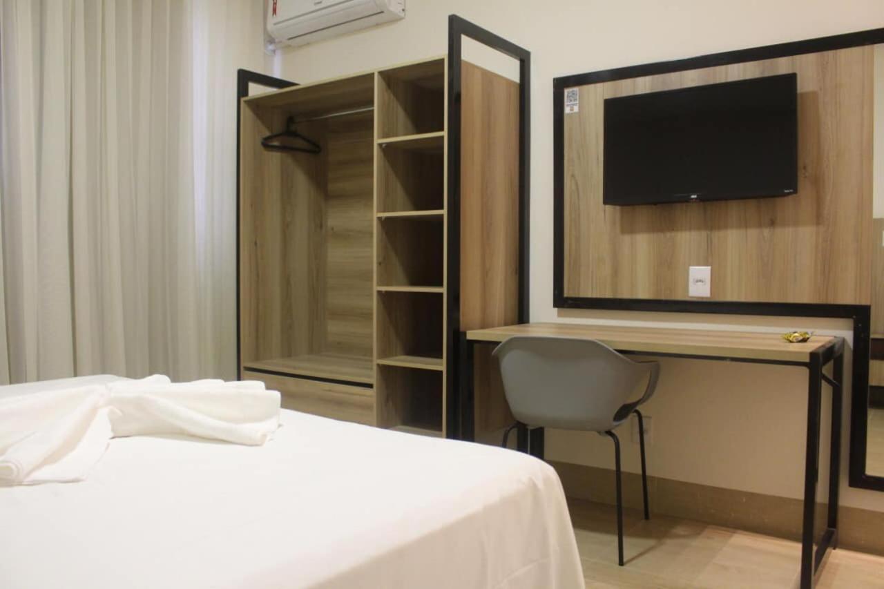 Quarto com Cama de Casal ou 2 de Solteiro