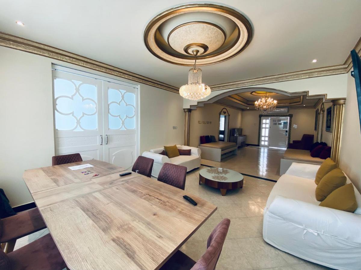 Four-Bedroom House Shared Pool