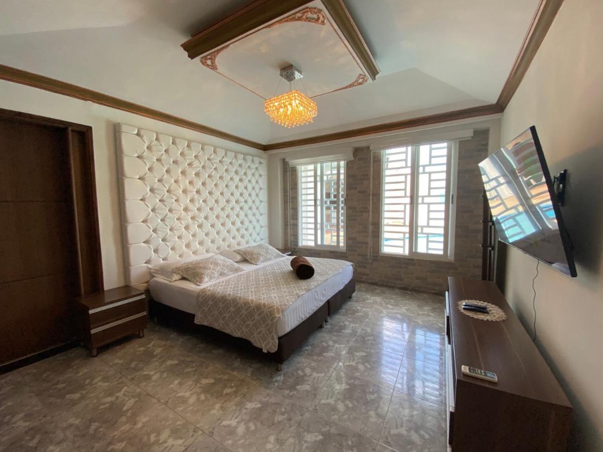 Four-Bedroom House Shared Pool