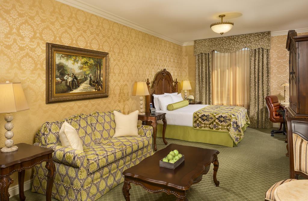 One-Bedroom King Suite