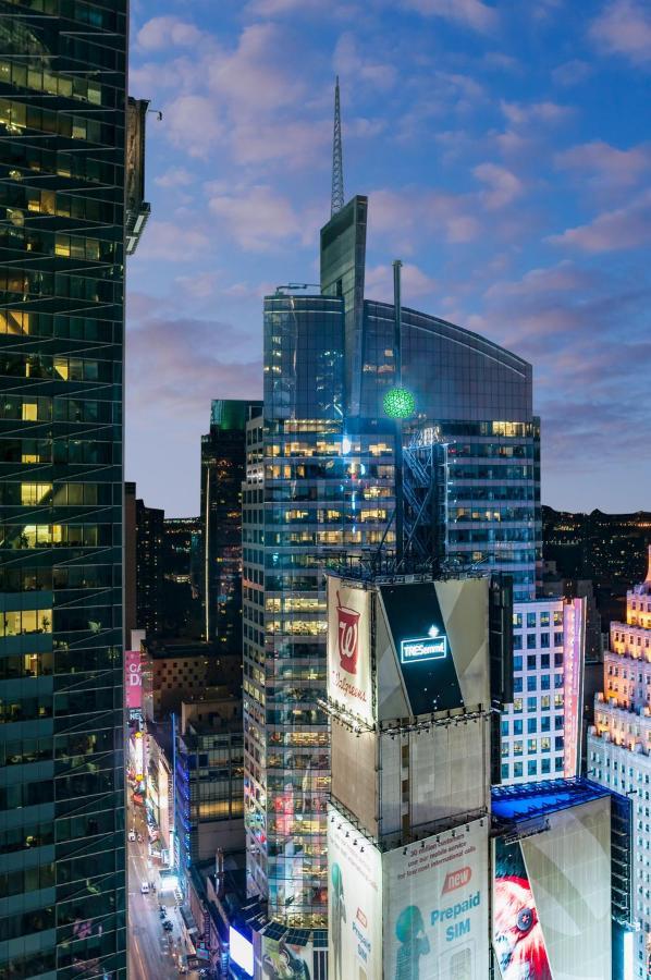 Camera King con Vista Parziale sulla Sfera di Times Square
