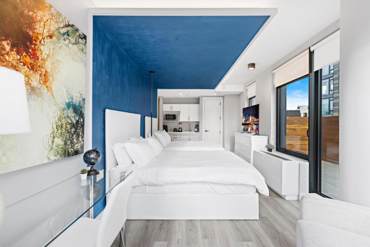 Deluxe Queen Suite with Two Queen Beds, Balcony, Non-Smoking