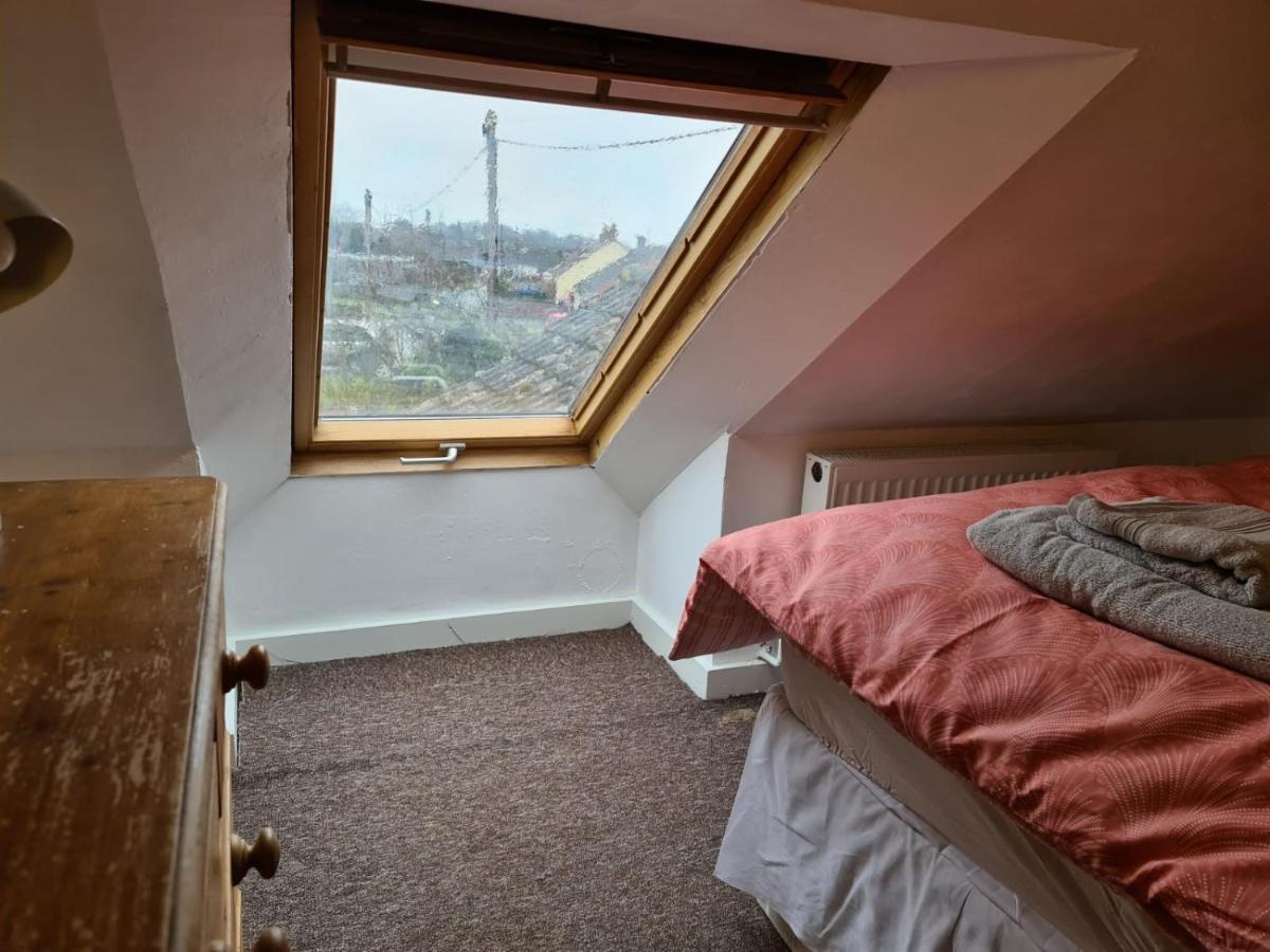 Twin Room with Private Bathroom