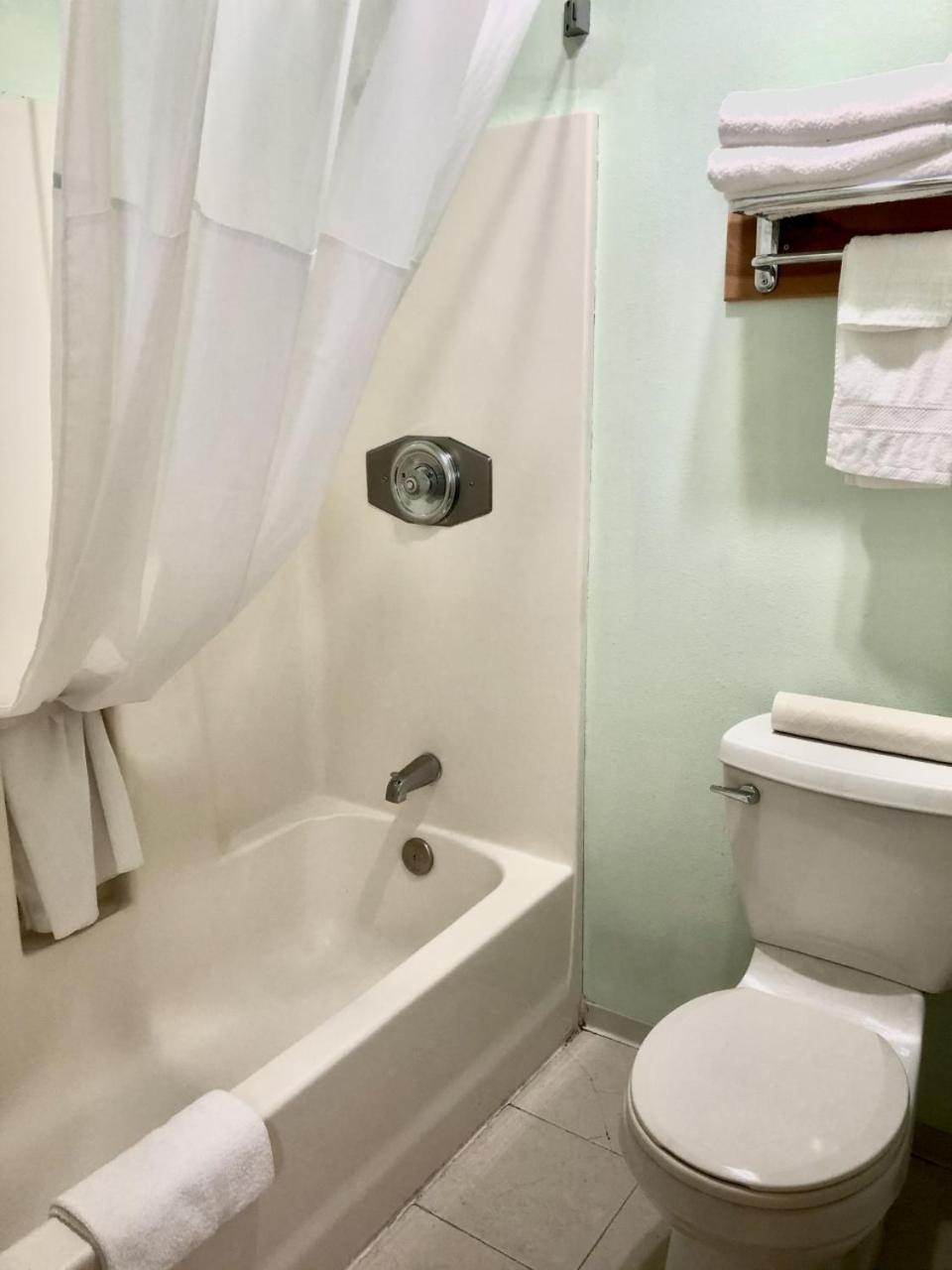 Chambre Double avec 2 Lits Doubles - Non-Fumeurs