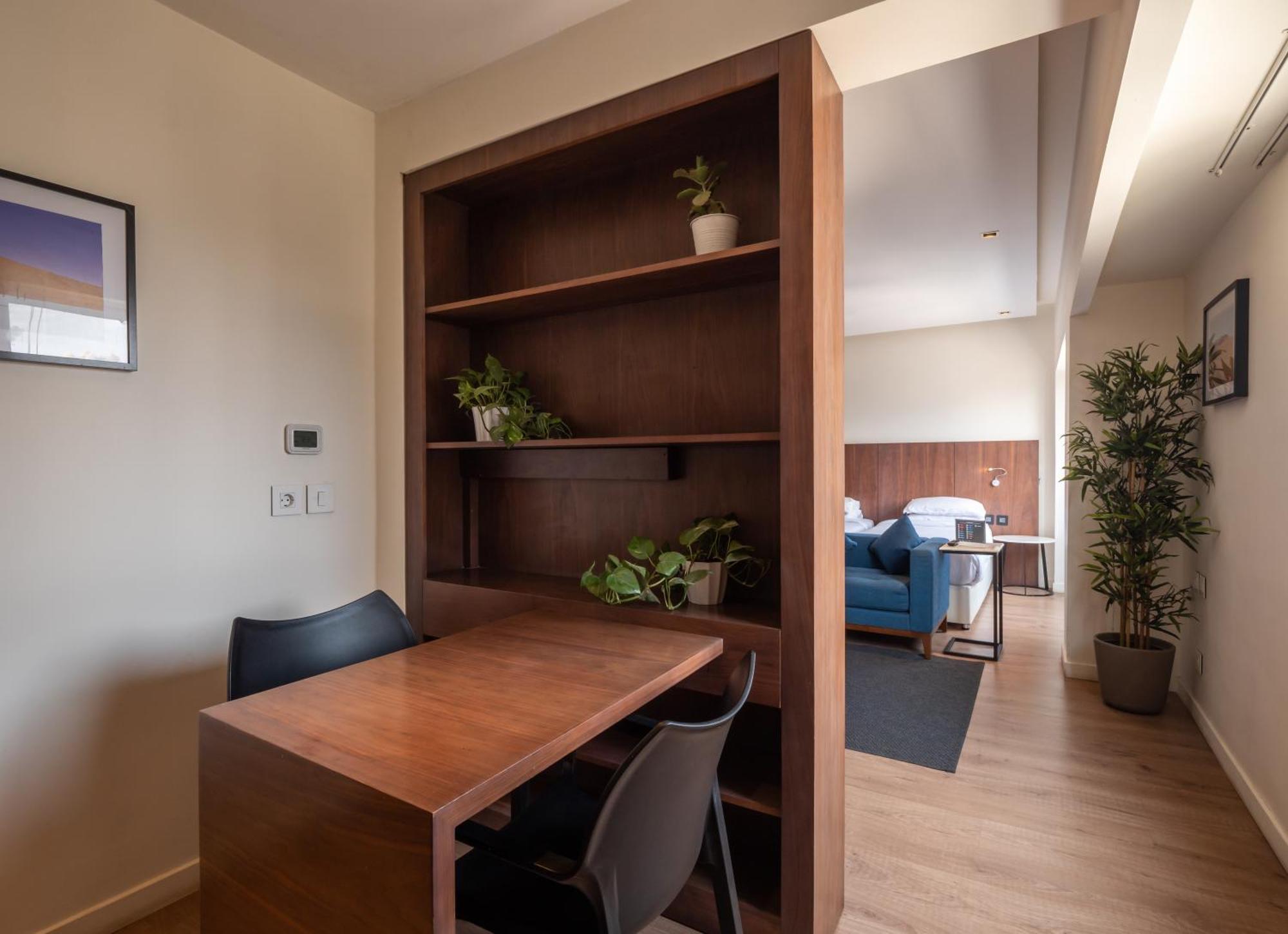 Deluxe Studio Kitchenet