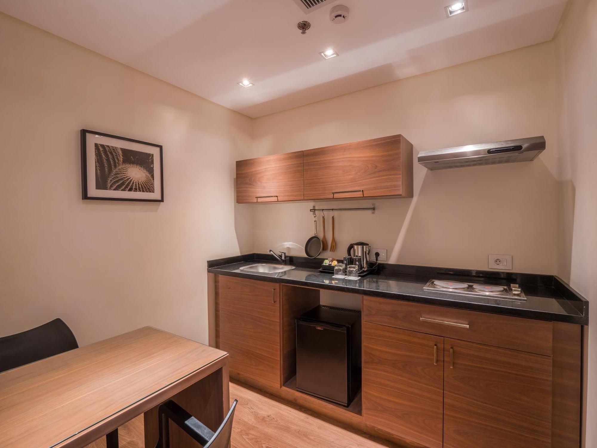 Deluxe Studio Kitchenet