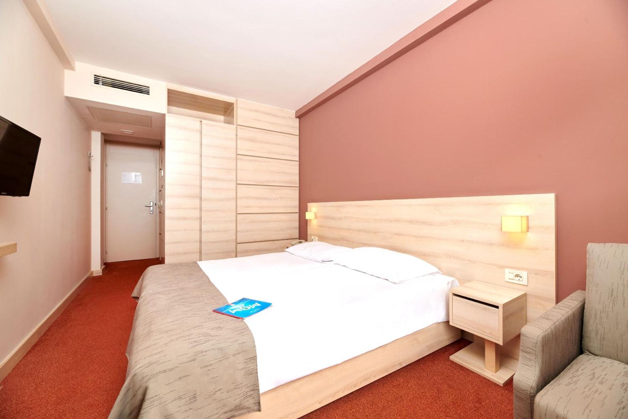 Classic Room with Sofa Bed and Balcony - Park Side,1212360292:JPEG