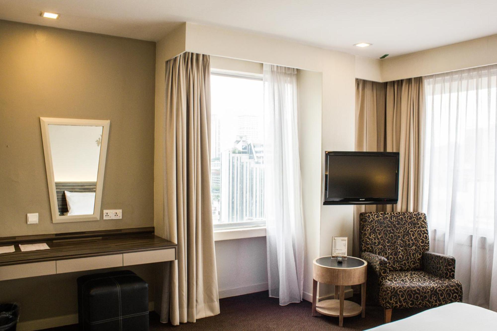 Deluxe Queen Room