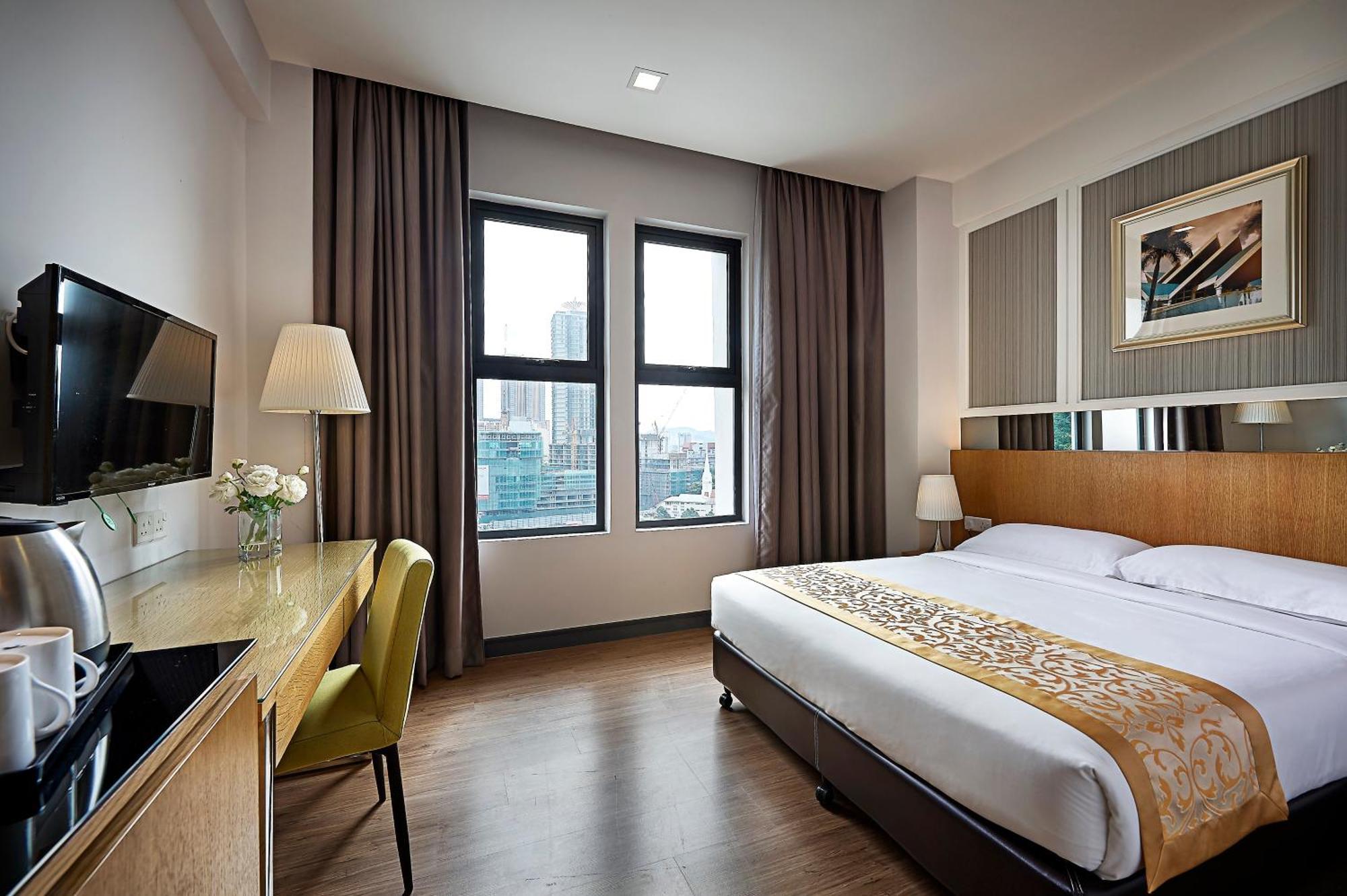 Standard Queen Room