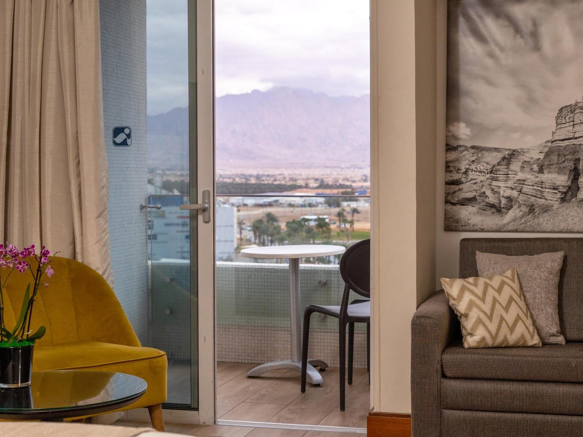 Mountain View Room