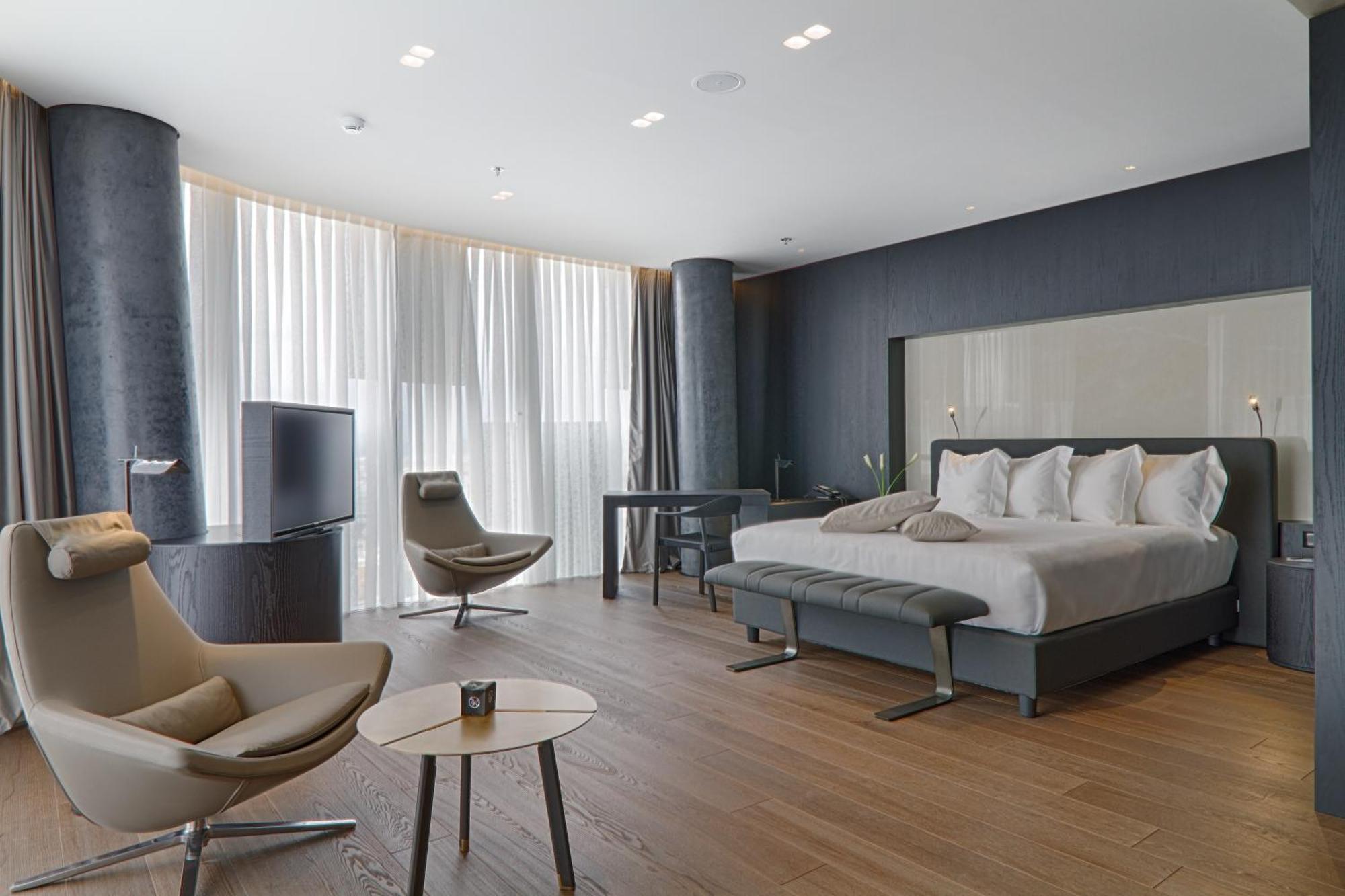 Deluxe Double Room City View