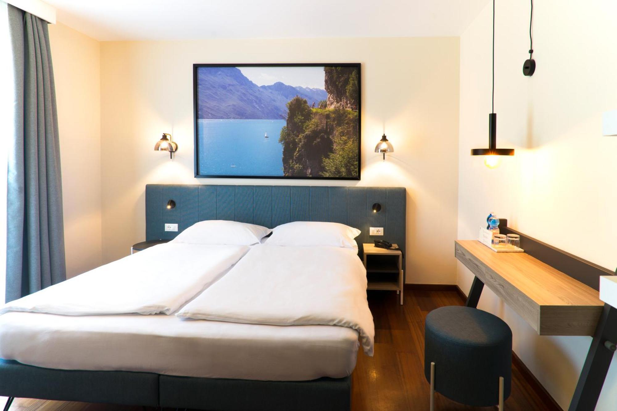 Double or Twin Room,1216239424:JPEG