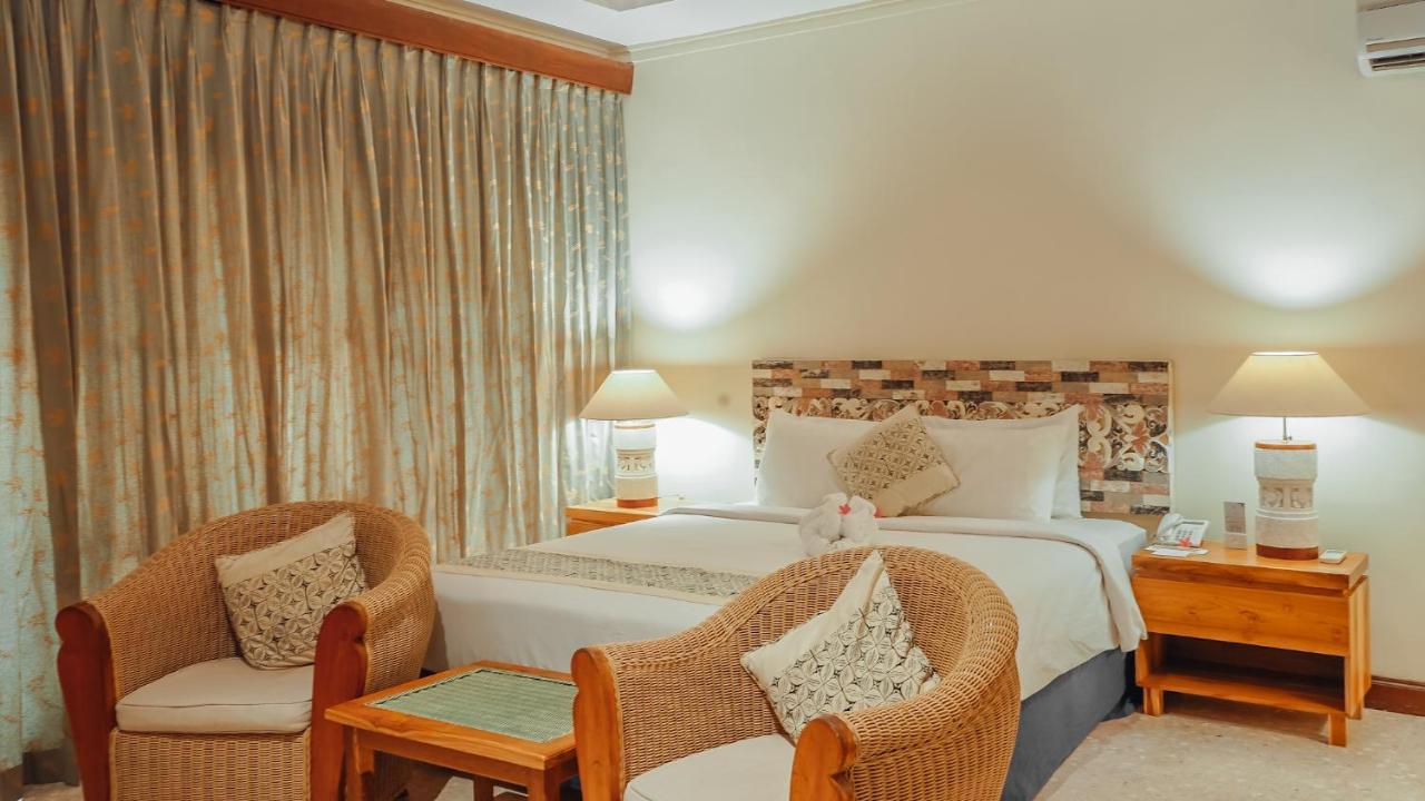 Alam Villa Lounge Access