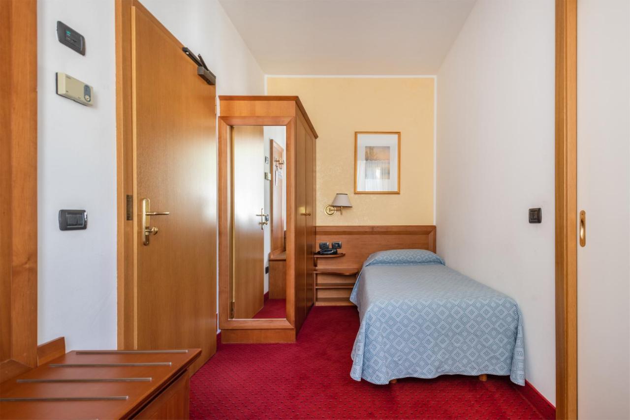 Single Room,1246061917:JPEG