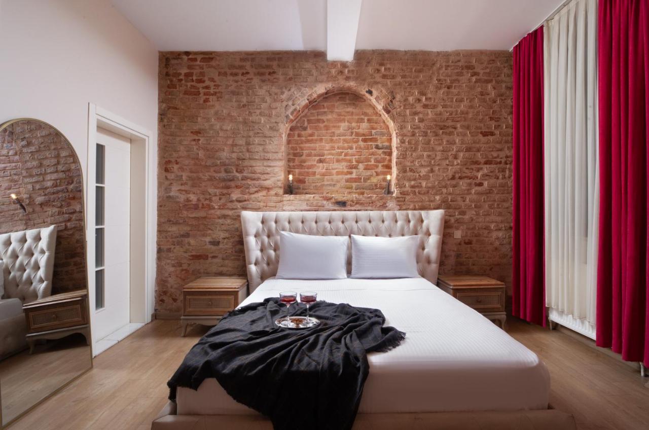 Deluxe Double Room Brick Wall,1251250243:JPEG