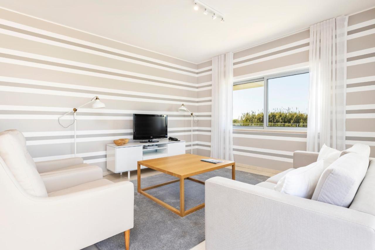 Deluxe One-Bedroom Apartment