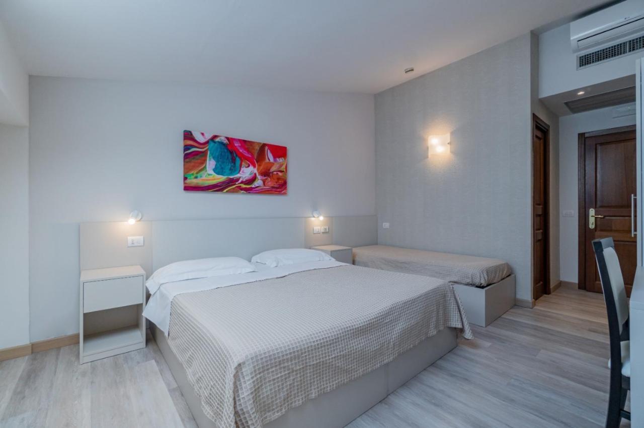 Triple Room,1253424649:JPEG