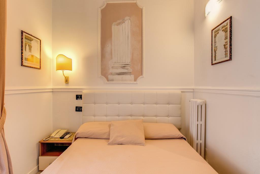 Habitación Doble pequeña con cama doble pequeña