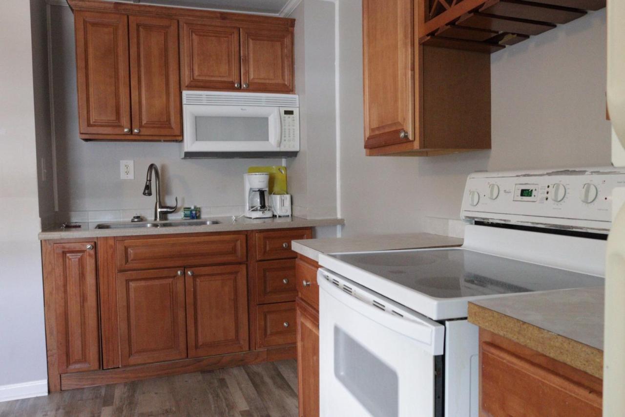North Bldg- 2 Bedroom Apartment Pool Front