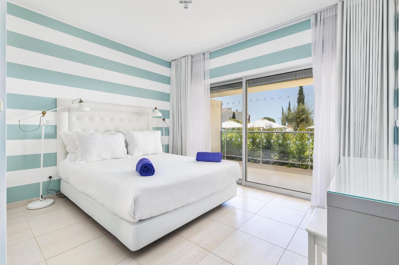 One-Bedroom Apartment Pool View