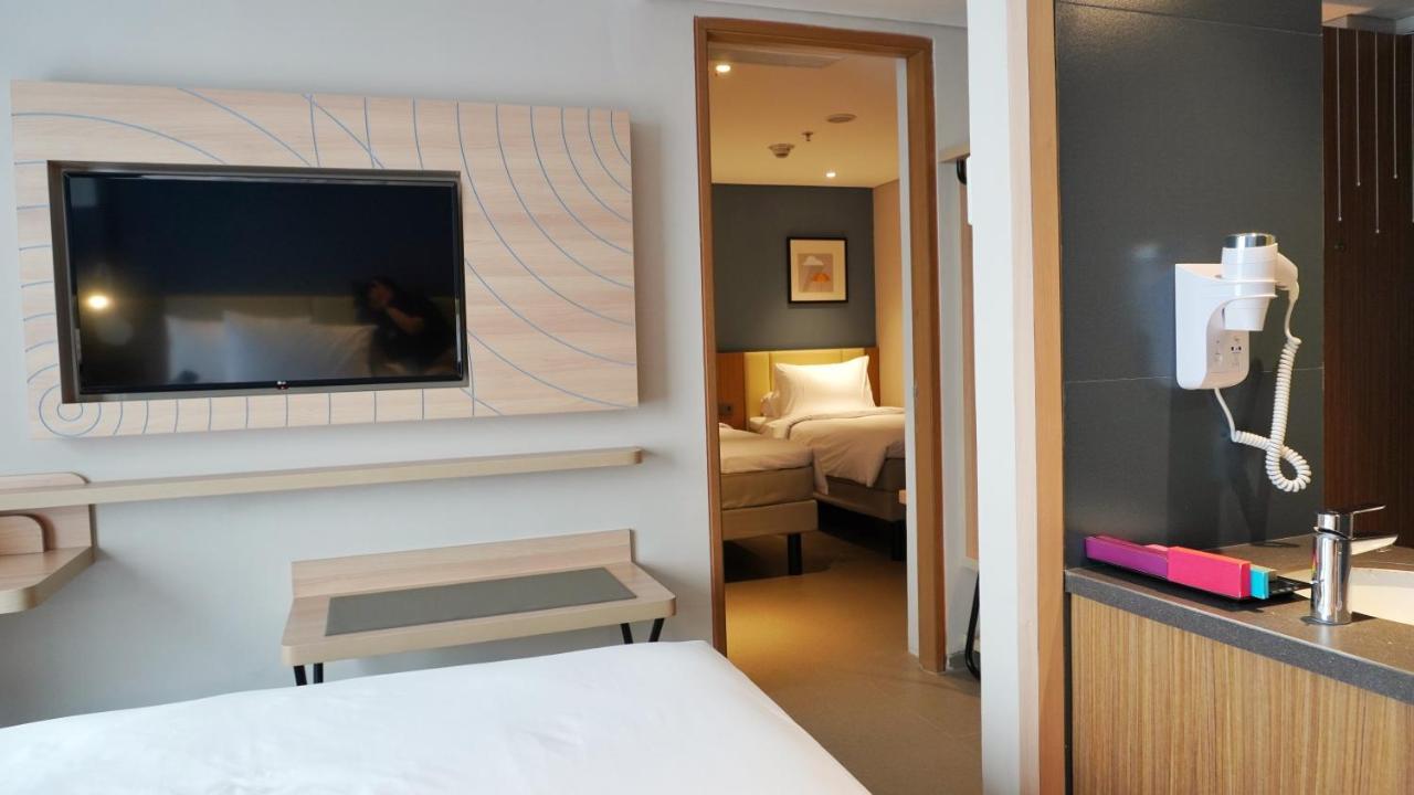 Family Room 1 Double Bed & 2 Single Beds