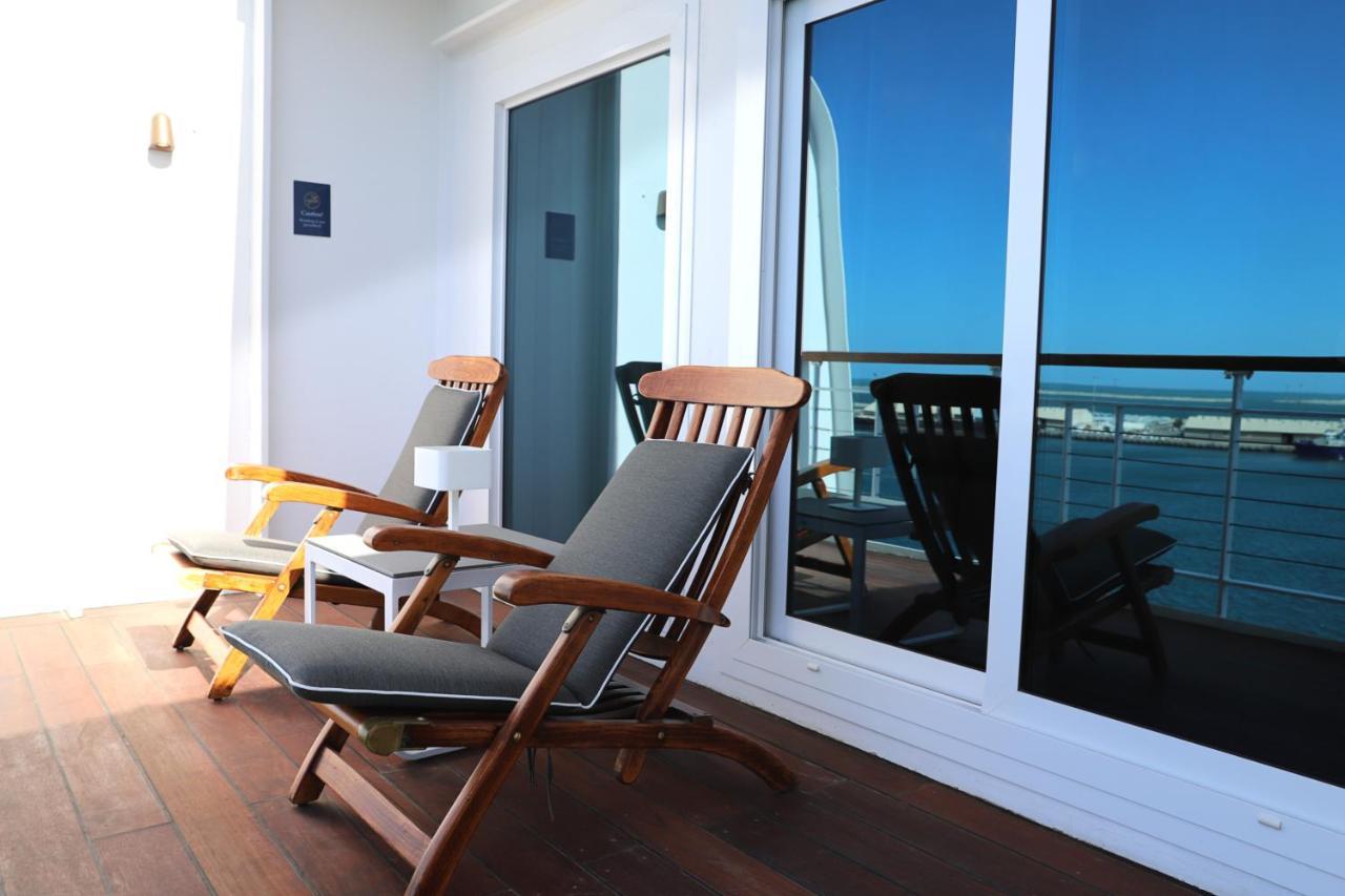 Suite Royal con cama extragrande y sala de estar independiente