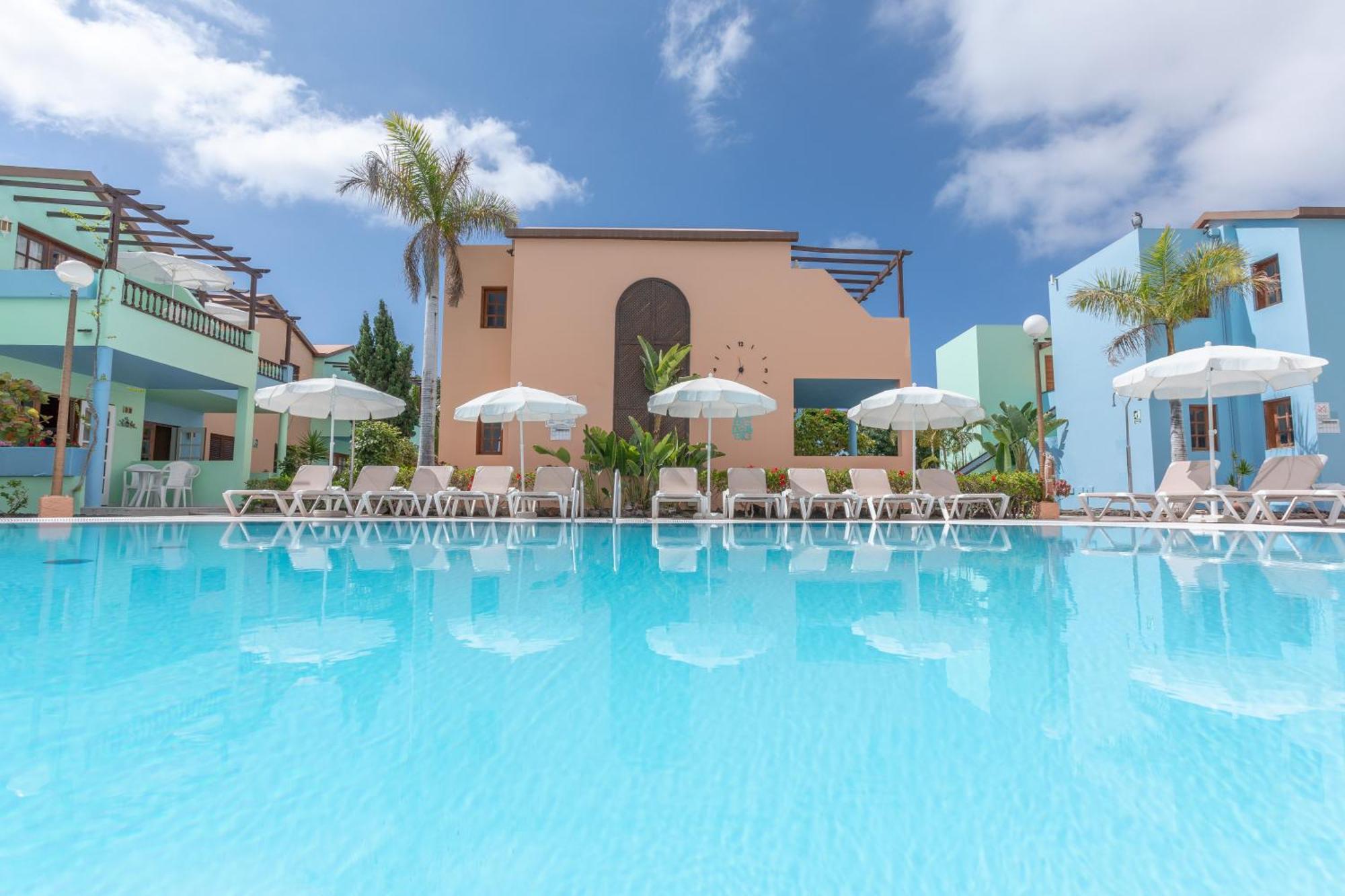 Pool View Apartment