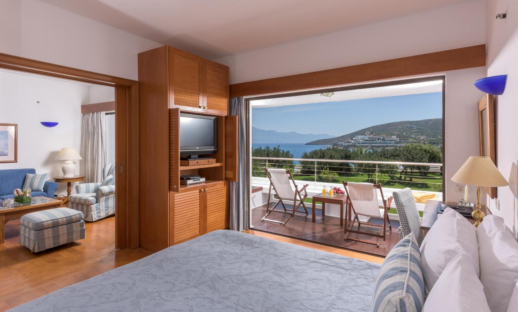 Deluxe Hotel or Bungalow Suite Sea View