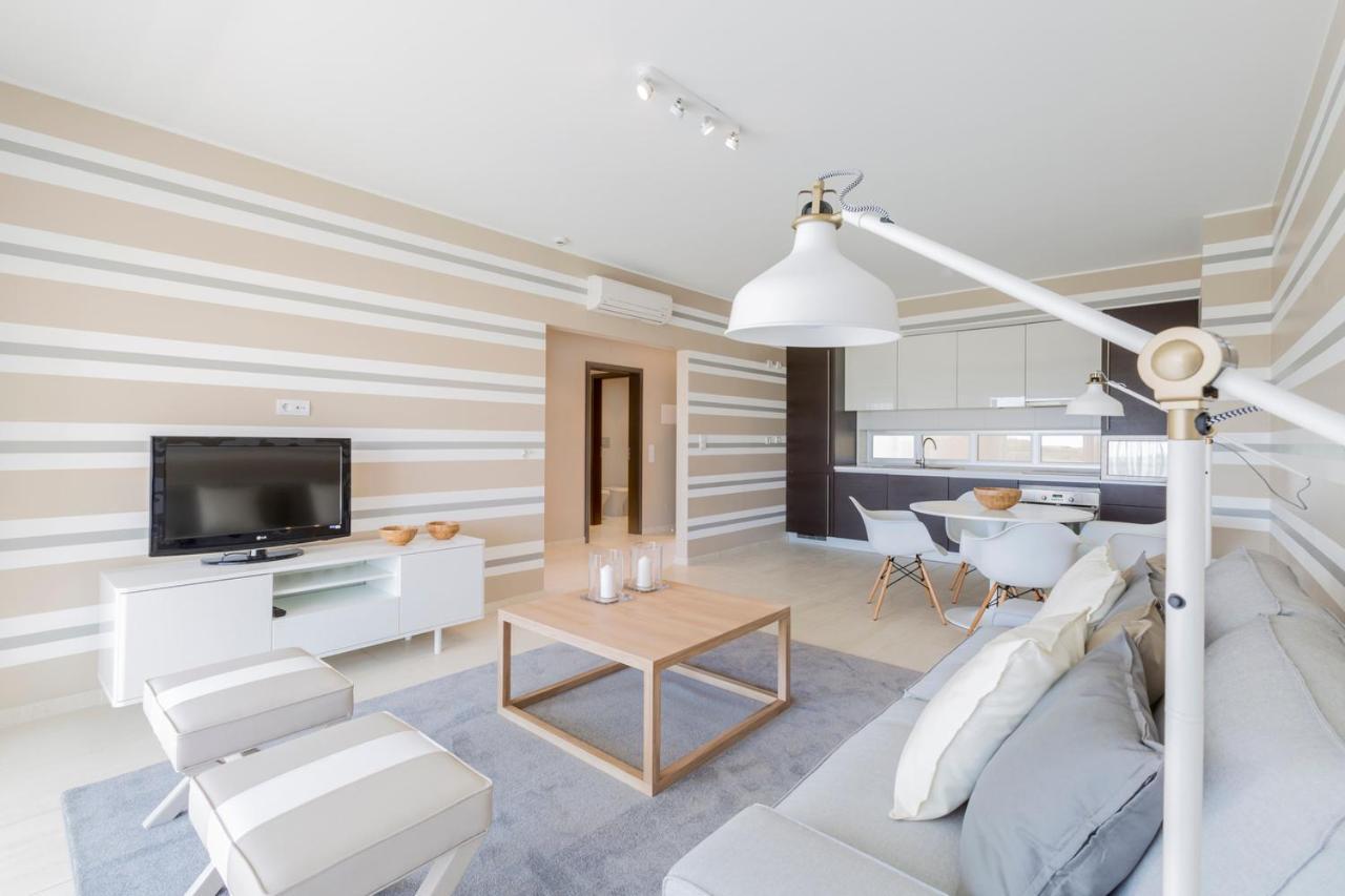 One-Bedroom Apartment Pool View
