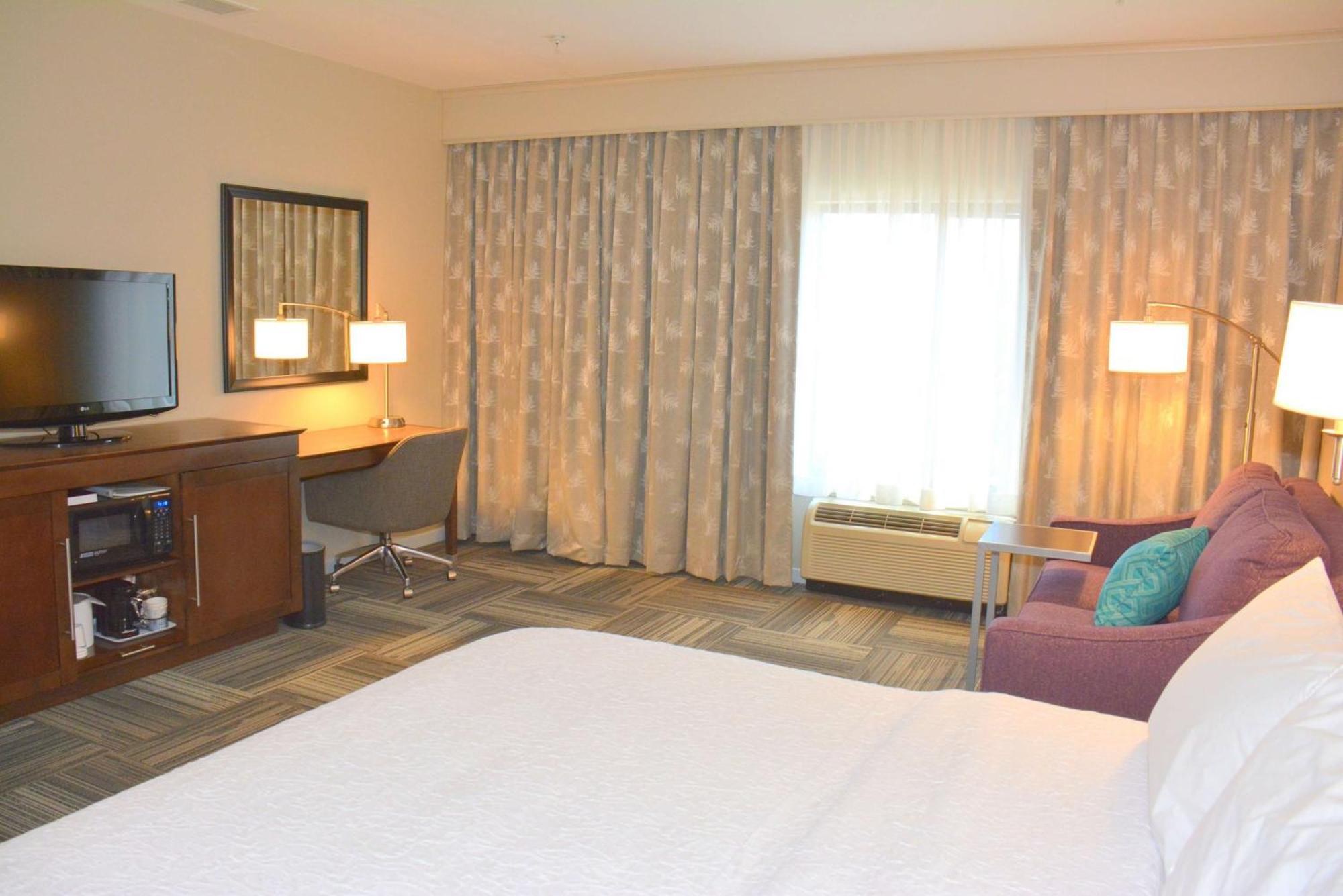 King Room with Sofa Bed and Study - Non-Smoking