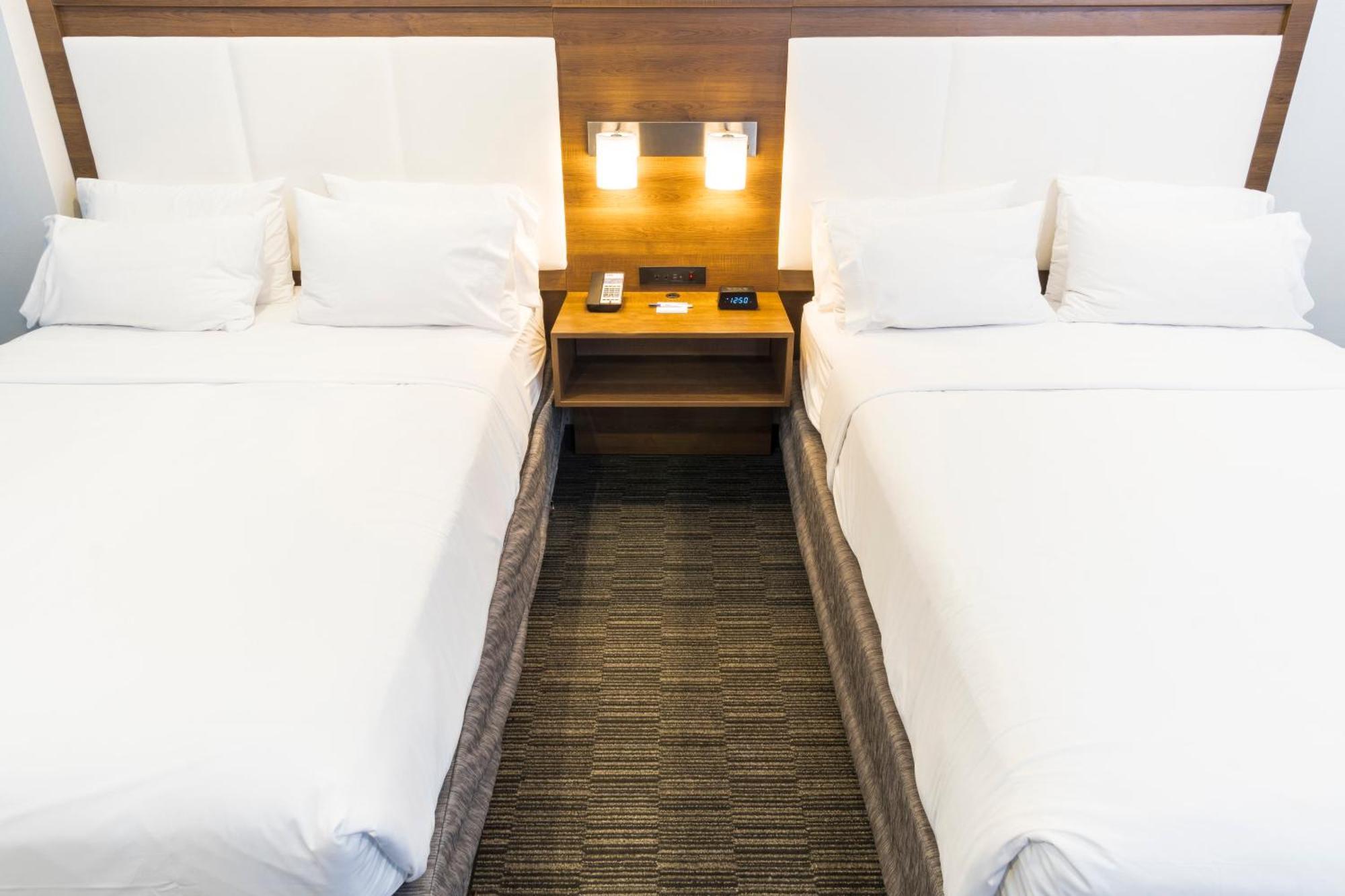 Standard Room with Two Queen Beds,1275995917:JPEG