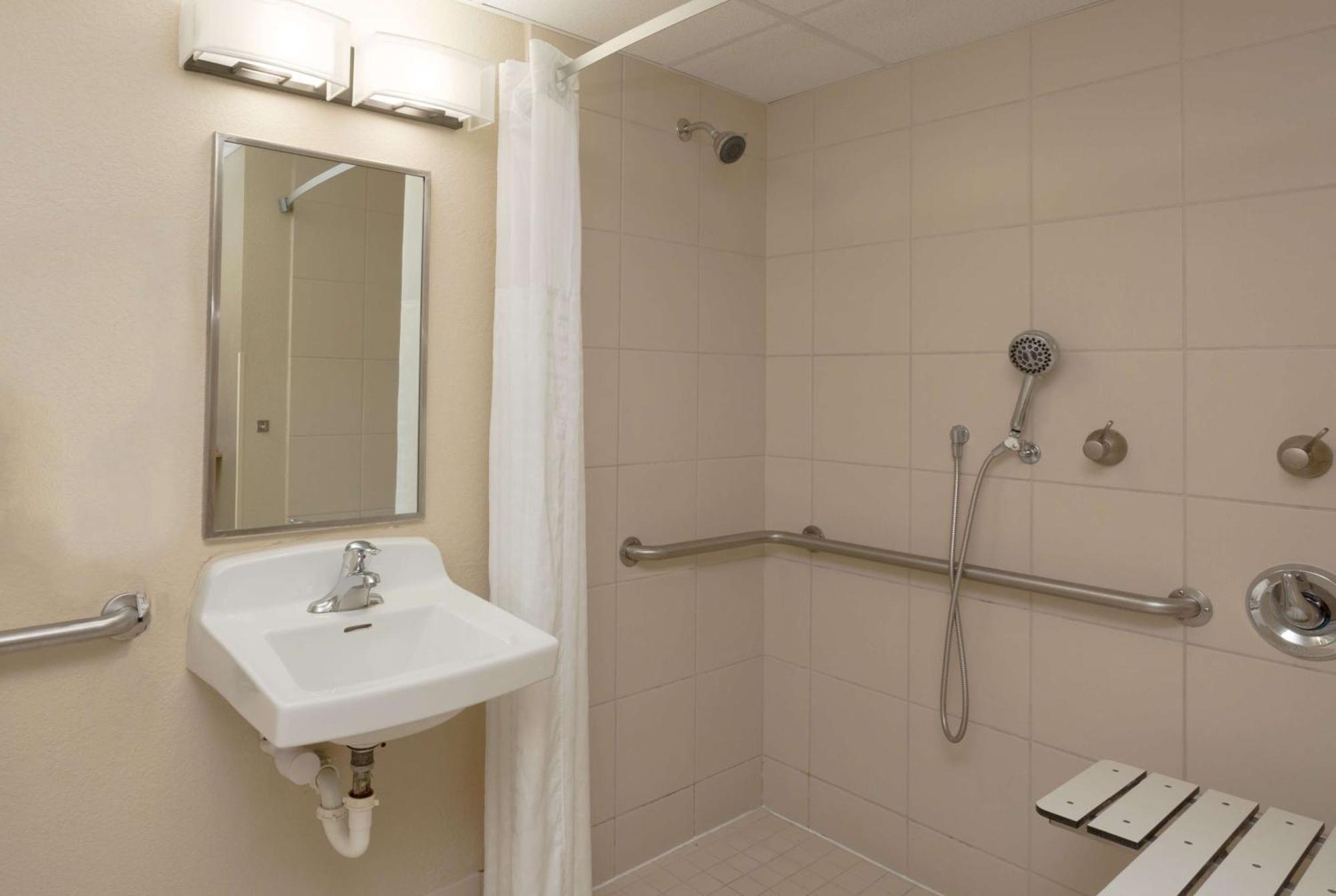 Queen Room Two Queen Beds Mobility or Hearing Accessible Non-Smoking,1276508698:JPEG