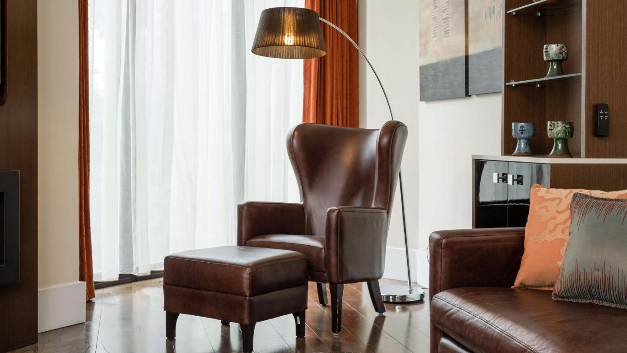 One-Bedroom Suite Lounge Access