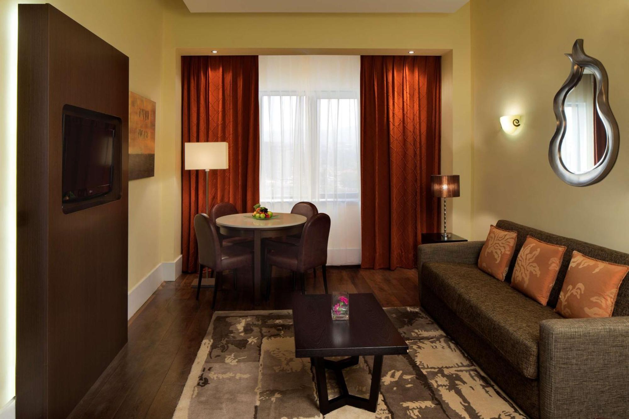 One-Bedroom Suite Lounge Access