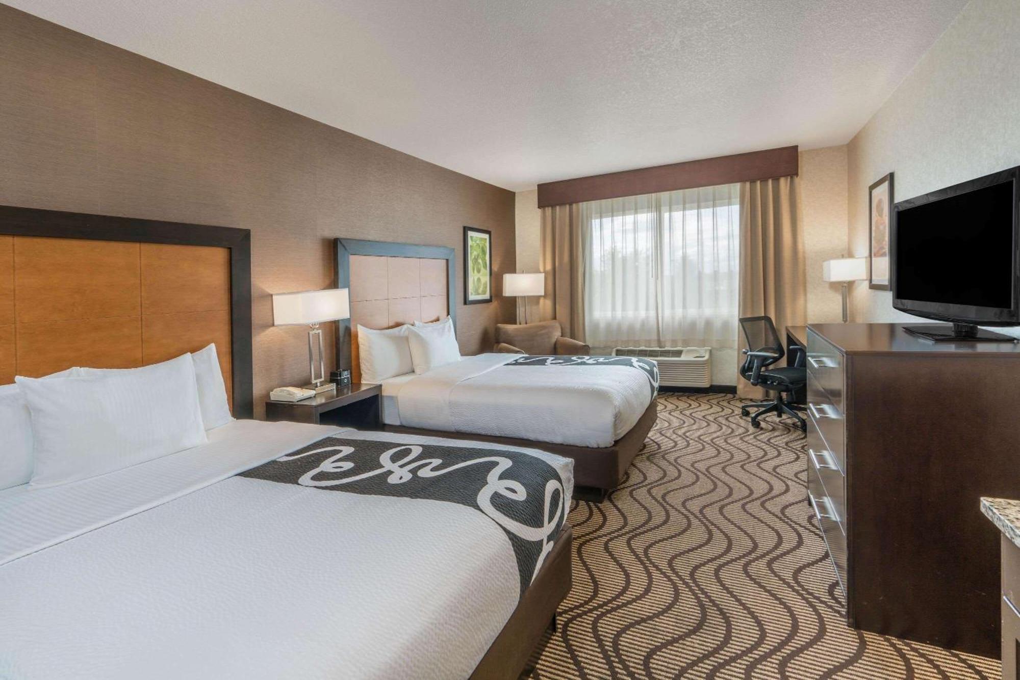 Deluxe Queen Room with Two Queen Beds,1539911458:JPEG