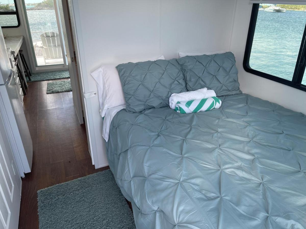 Houseboat Dockside