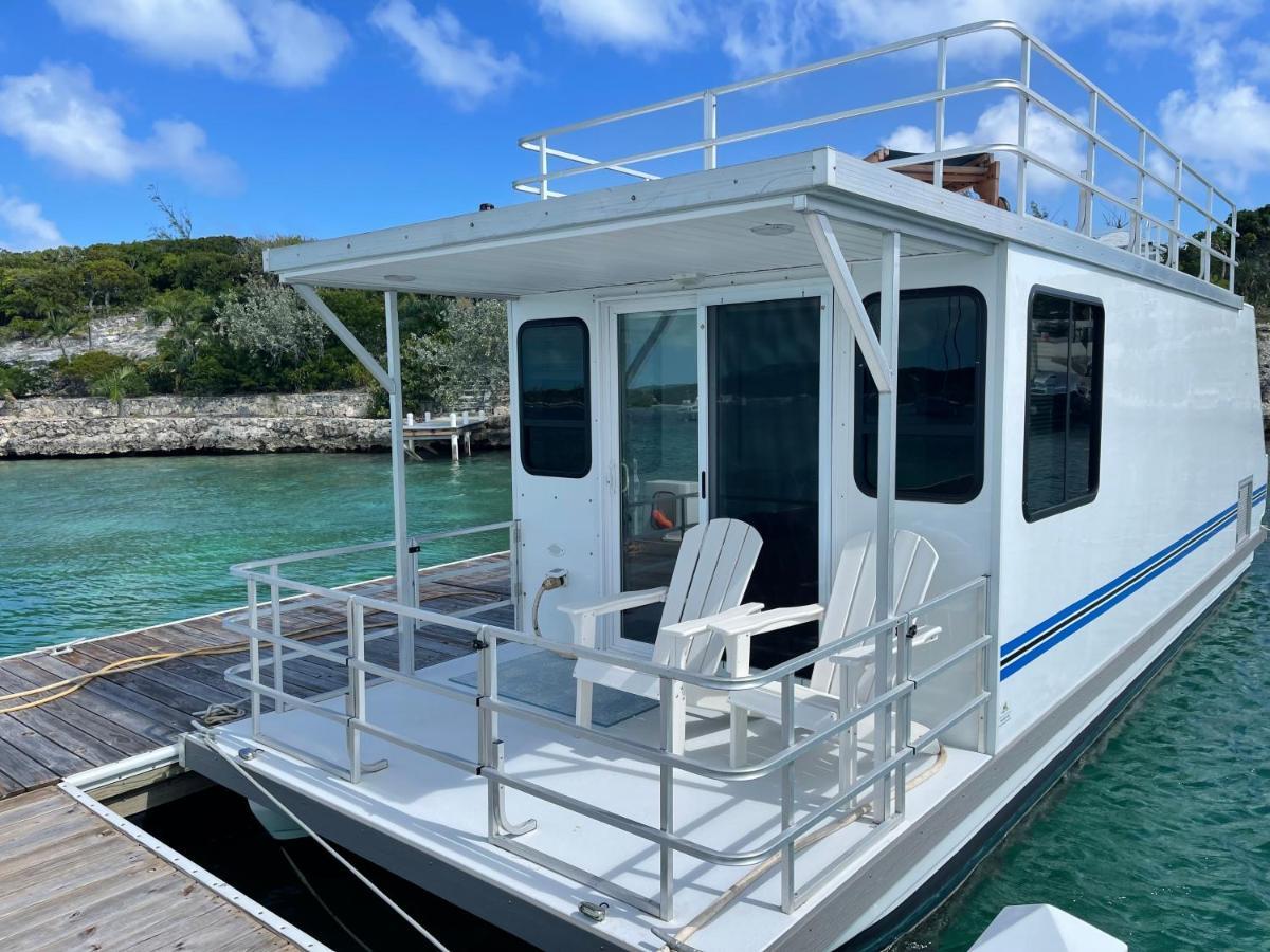 Houseboat Dockside