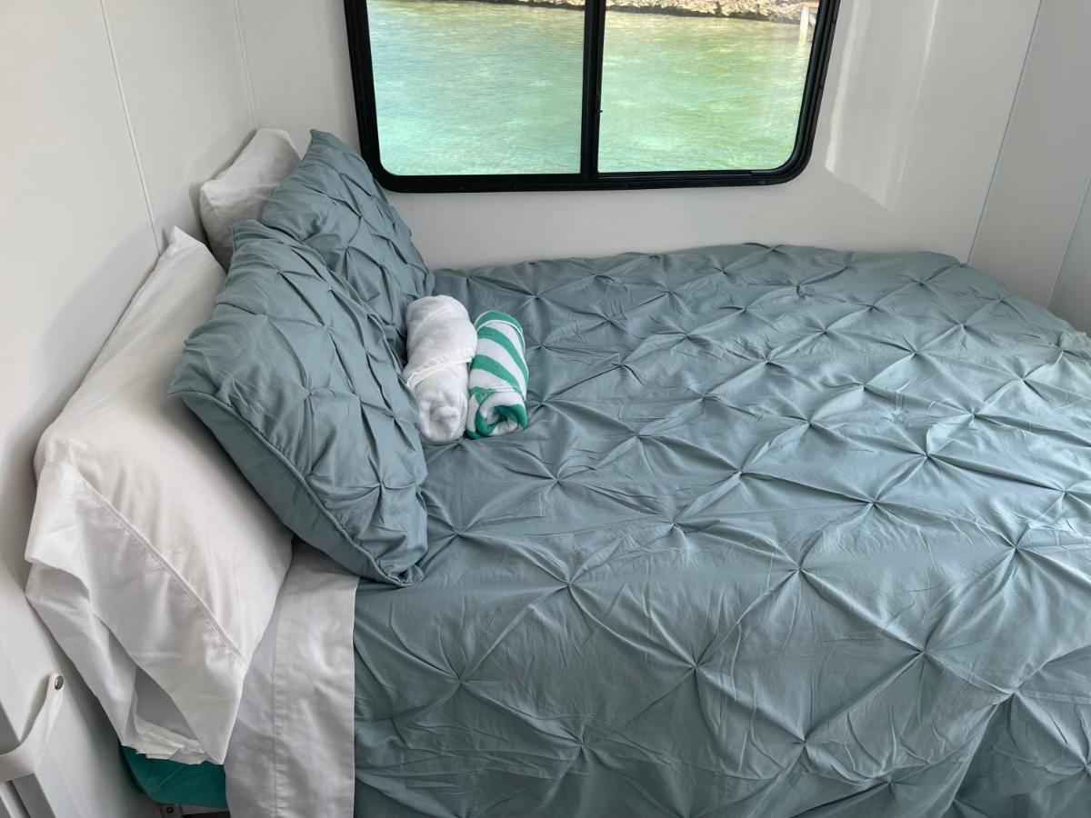Houseboat Dockside