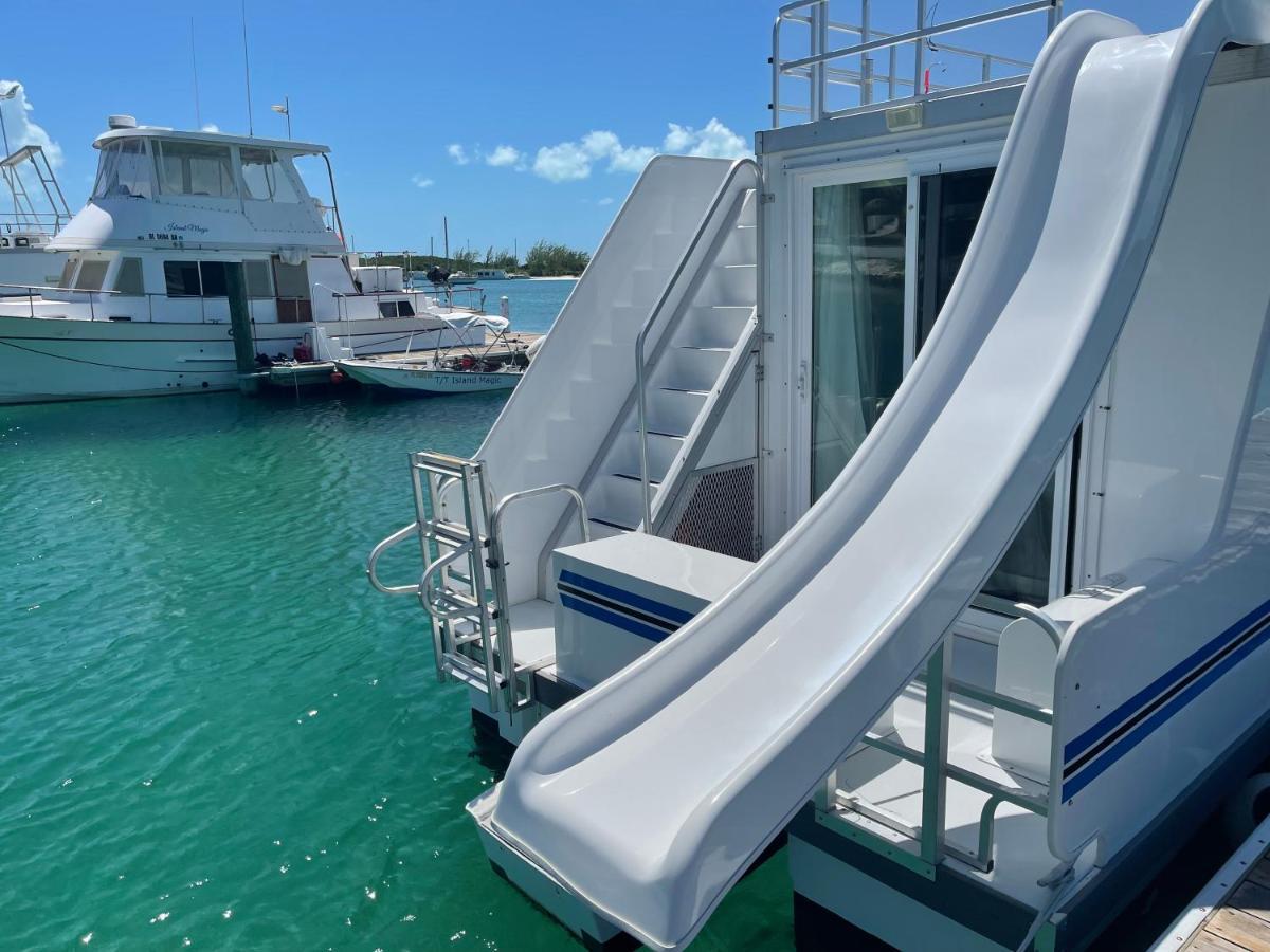 Houseboat Dockside