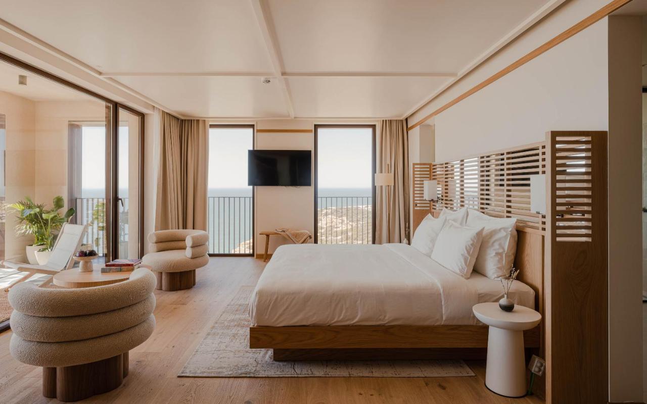 Master Suite with Panoramic Ocean View