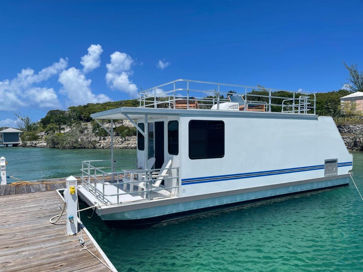 Houseboat Dockside
